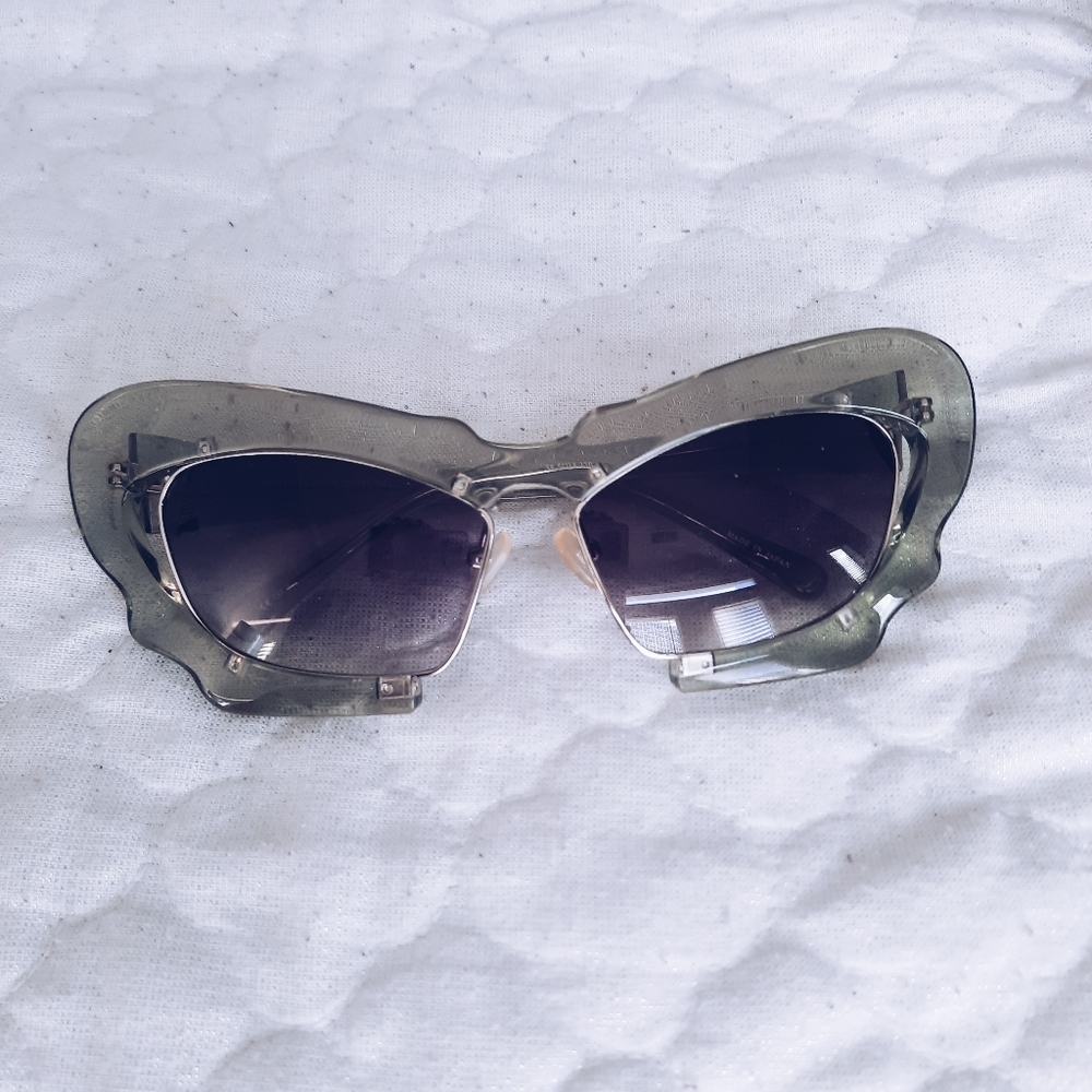 Sunglasses Linda Farrow + PRABAL GURUNG